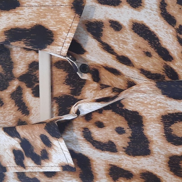 I.N.C International Concepts Button Down Leopard Print Long Sleeve Blouse 10P - Picture 3 of 6